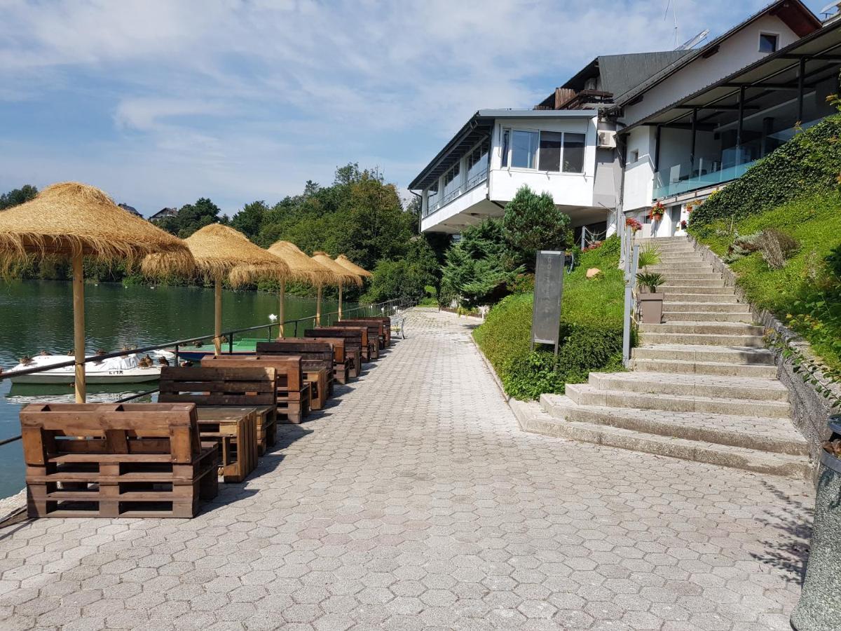 Gostisce Jezero Bed and Breakfast Medvode Exterior foto