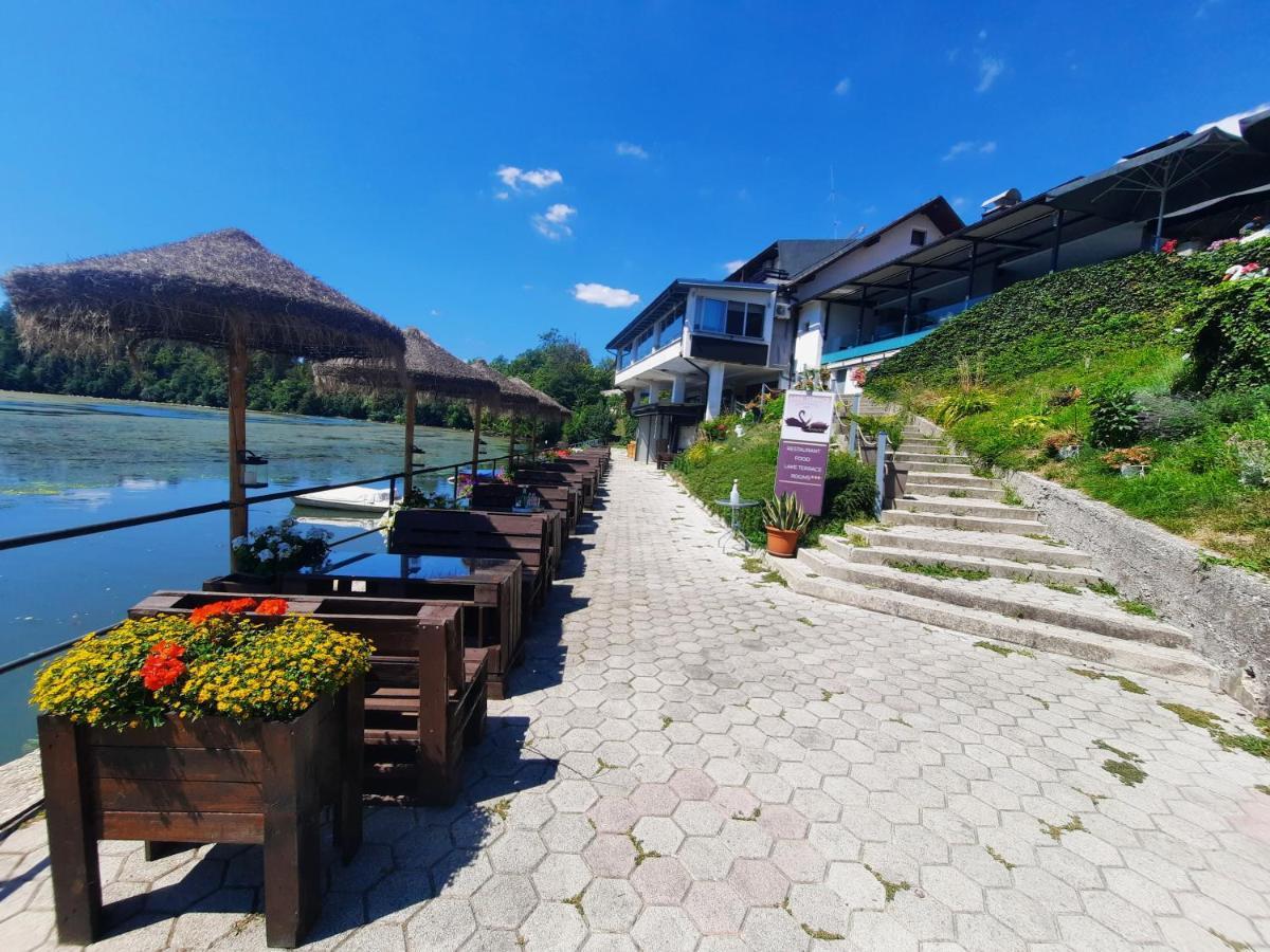 Gostisce Jezero Bed and Breakfast Medvode Exterior foto